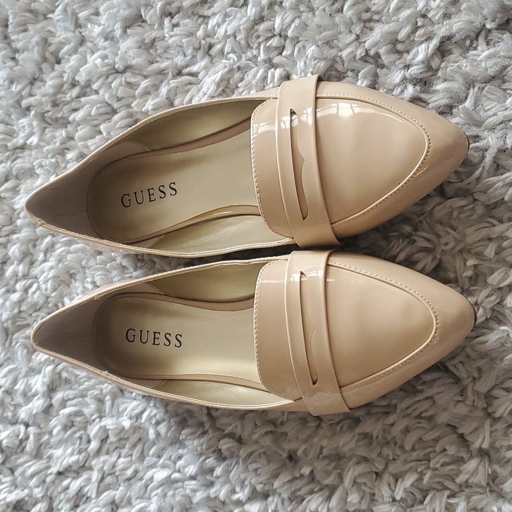 Beautiful Never worn guess flats beige 8.5